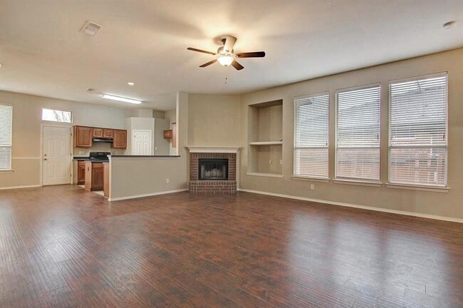 Building Photo - 525 Port Arthur Dr