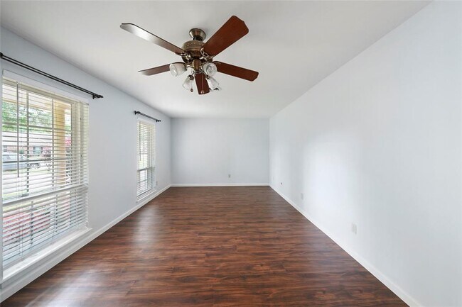 Foto del edificio - 10502 Timberwood Dr