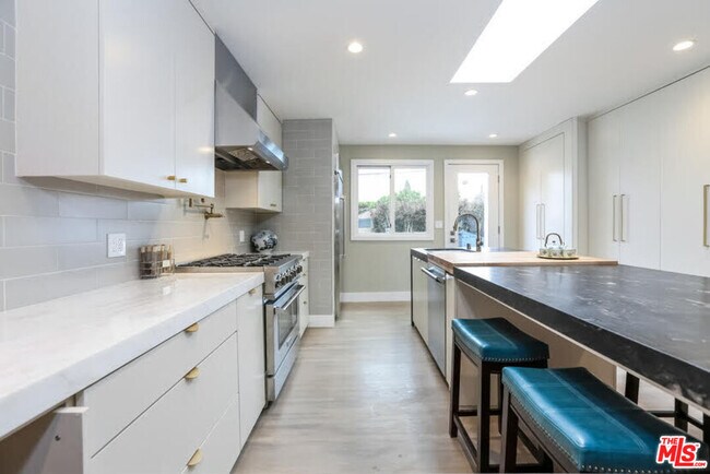 Foto del edificio - 9016 Dicks St