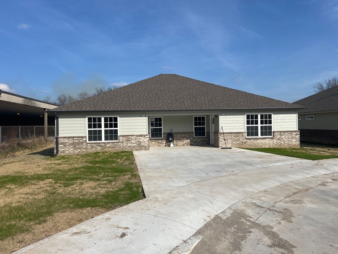 Primary Photo - 2 bed 2 bath new build in 2024