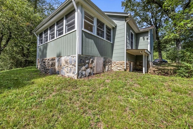 Building Photo - 1506 Old Hwy 411
