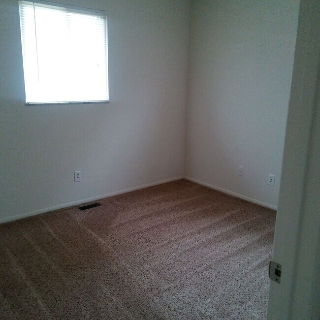 Foto del edificio - 2 bedroom ranch style apartment