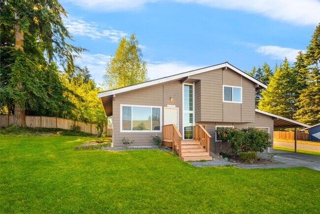 Foto del edificio - Redmond Tri-Level 4 Bedroom 2 Bath