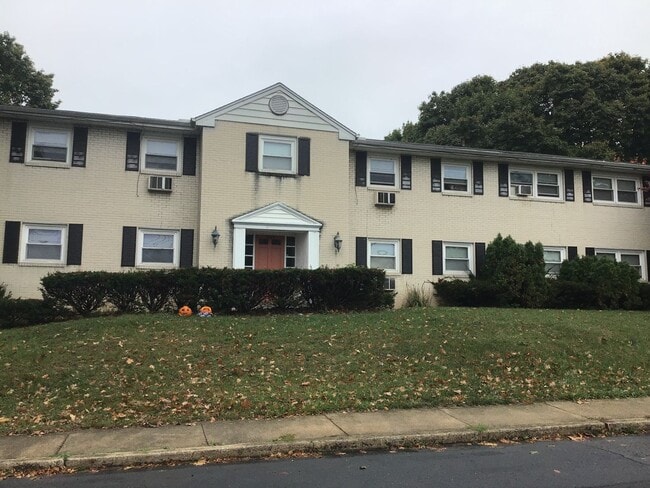 Building Photo - 3004 Elm St