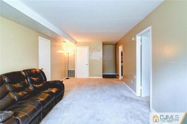 Building Photo - 448 College Dr