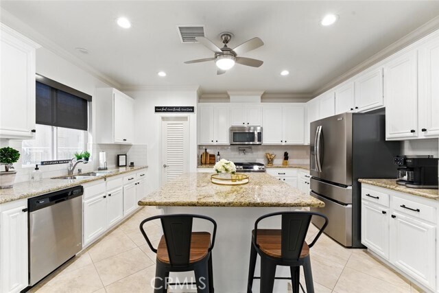 Building Photo - 49880 Bates Dr