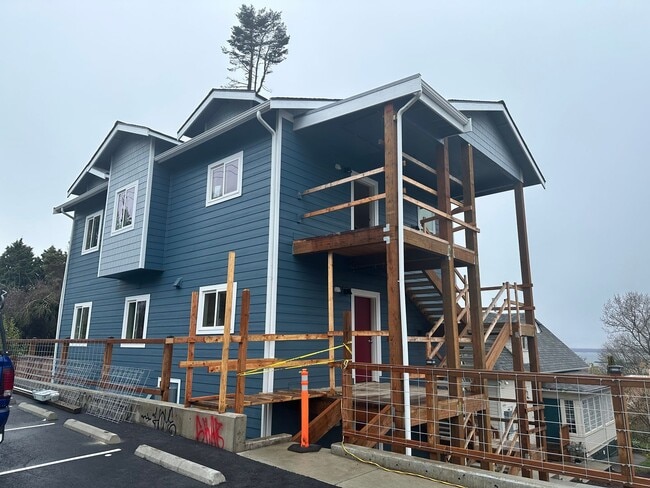 Building Photo - 820 N Garden St