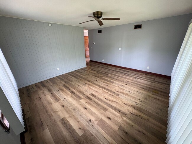 Foto del edificio - Bright & Spacious 3-Bedroom Home with Large Backyard