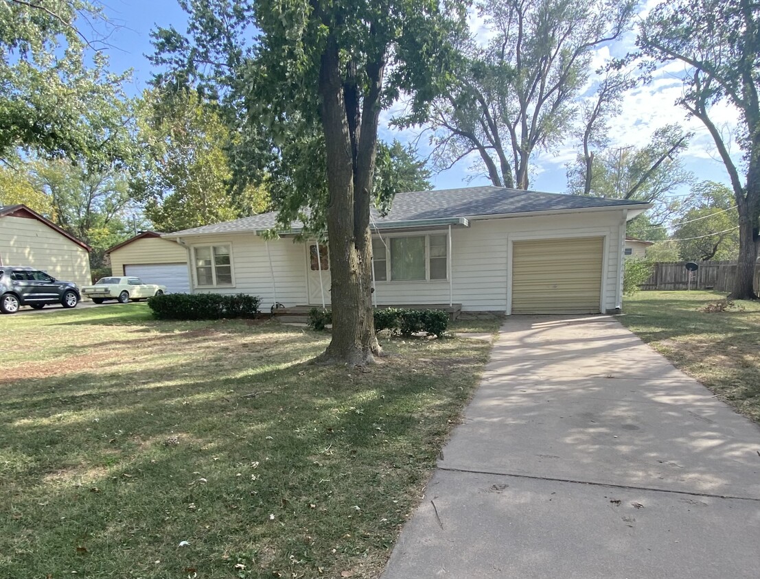 Primary Photo - 1102 Glendale Rd