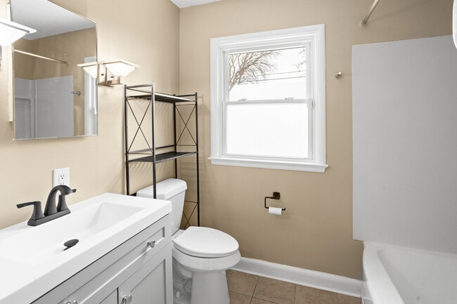 Building Photo - 2128 Windemere Ave