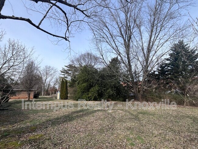 Foto del edificio - 9505 E Laurens Ln