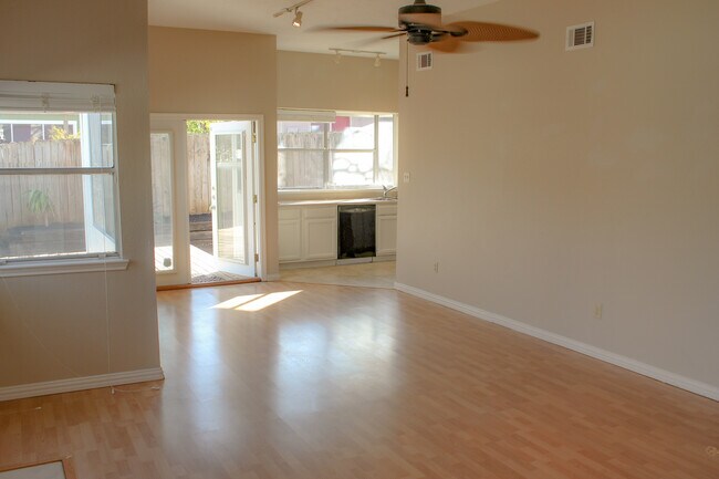 Foto del edificio - 5307 Summer Dr