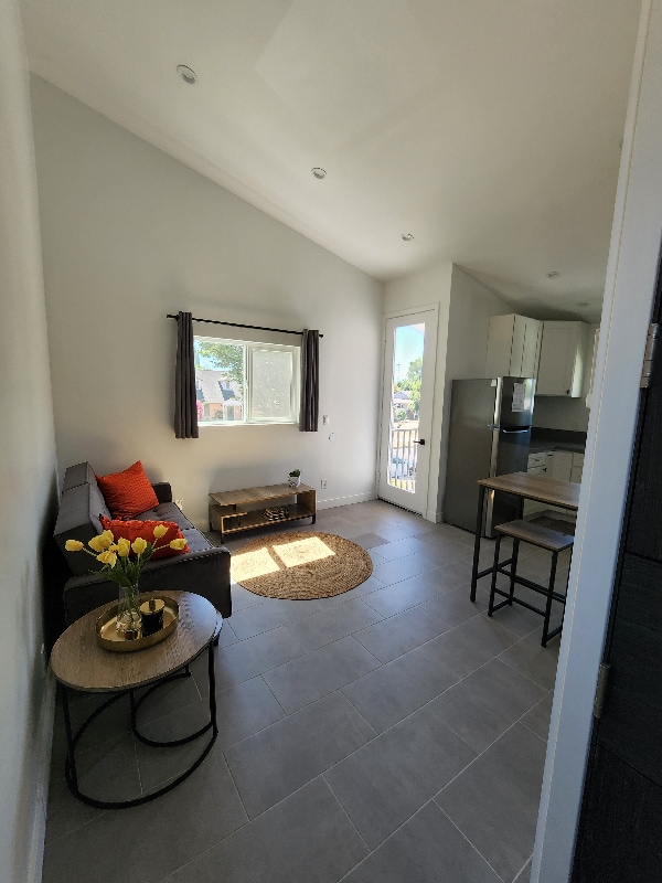 Building Photo - 6653 Melba Ave