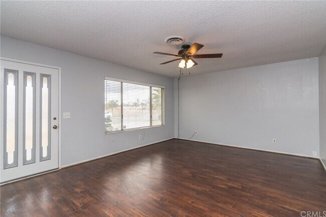 Building Photo - 2 Bedroom 2 bathroom Hemet Home!