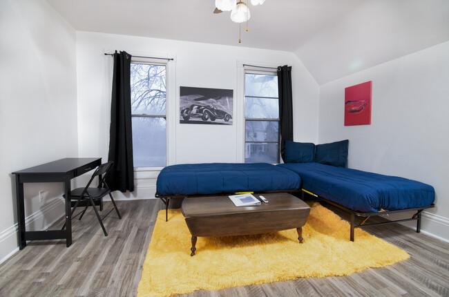 Living Room - 811 Pine St