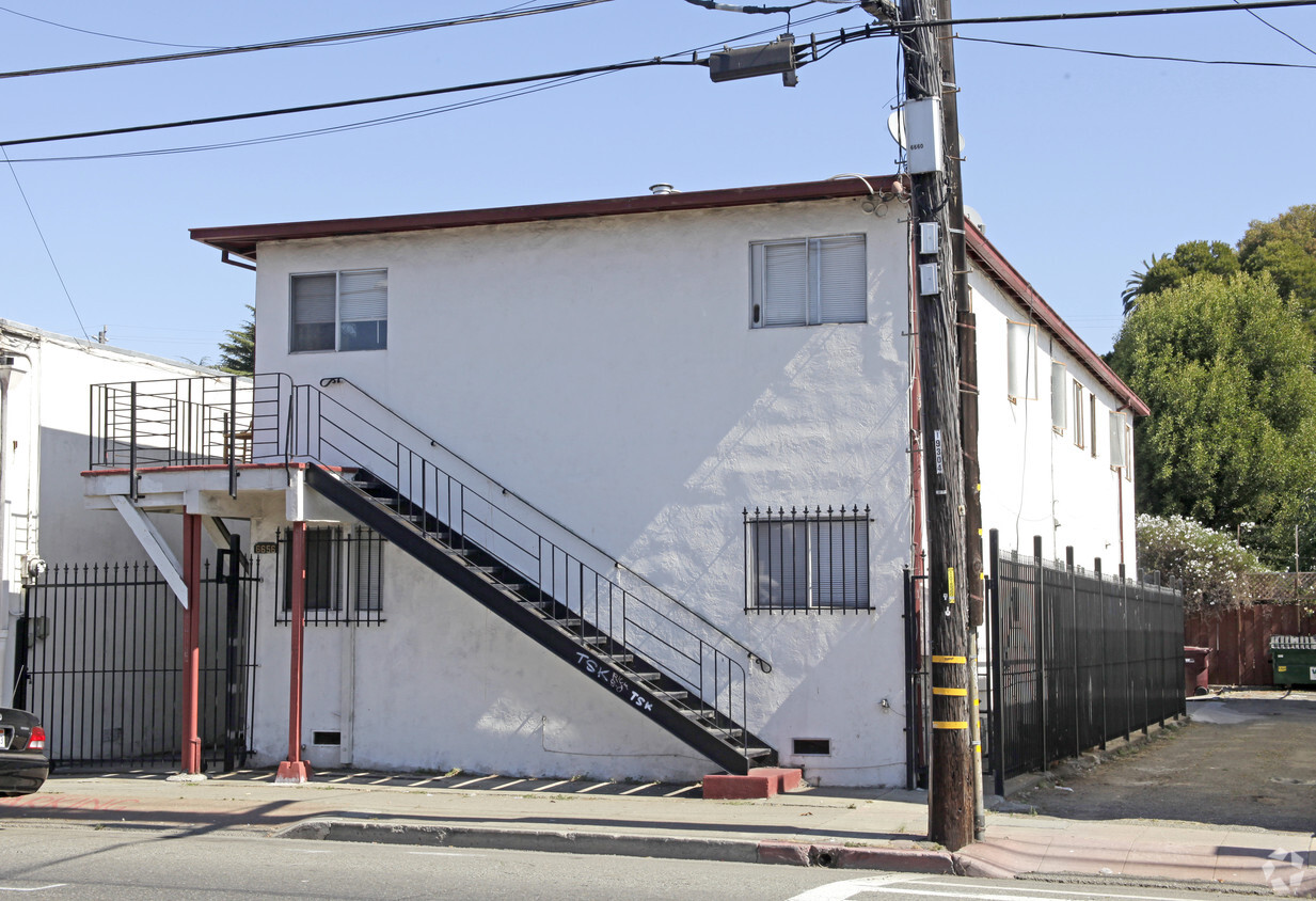 Primary Photo - 6656 Foothill Blvd