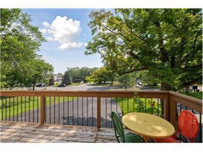 Foto del edificio - 1354 Westwood Hills Rd