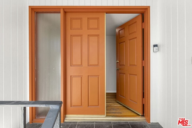 Foto del edificio - 3540 Berry Dr