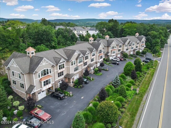 Building Photo - 11 Maple Leaf Dr