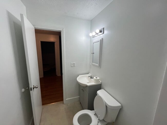 Foto del edificio - 635 Graham Dr