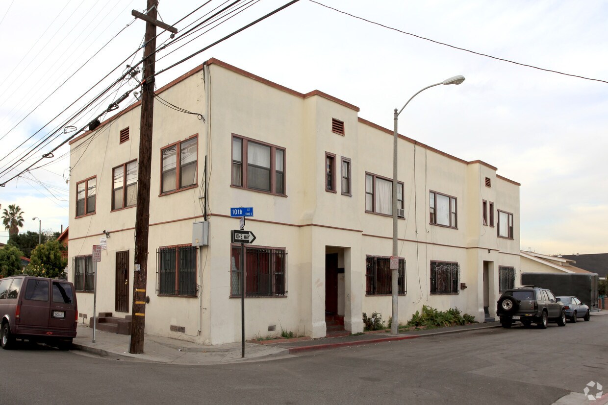 Foto principal - 1321 E 10th St