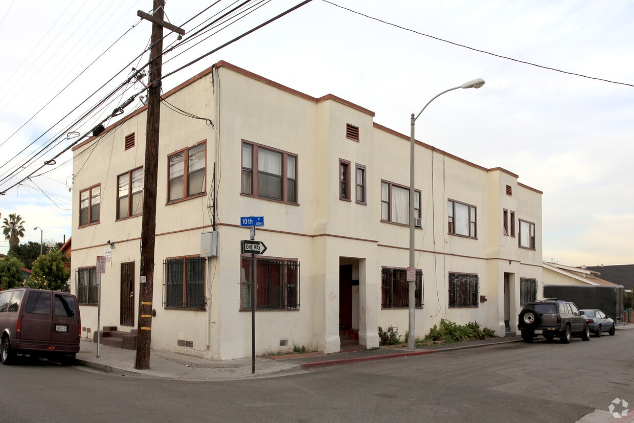 Primary Photo - 1321 E 10th St