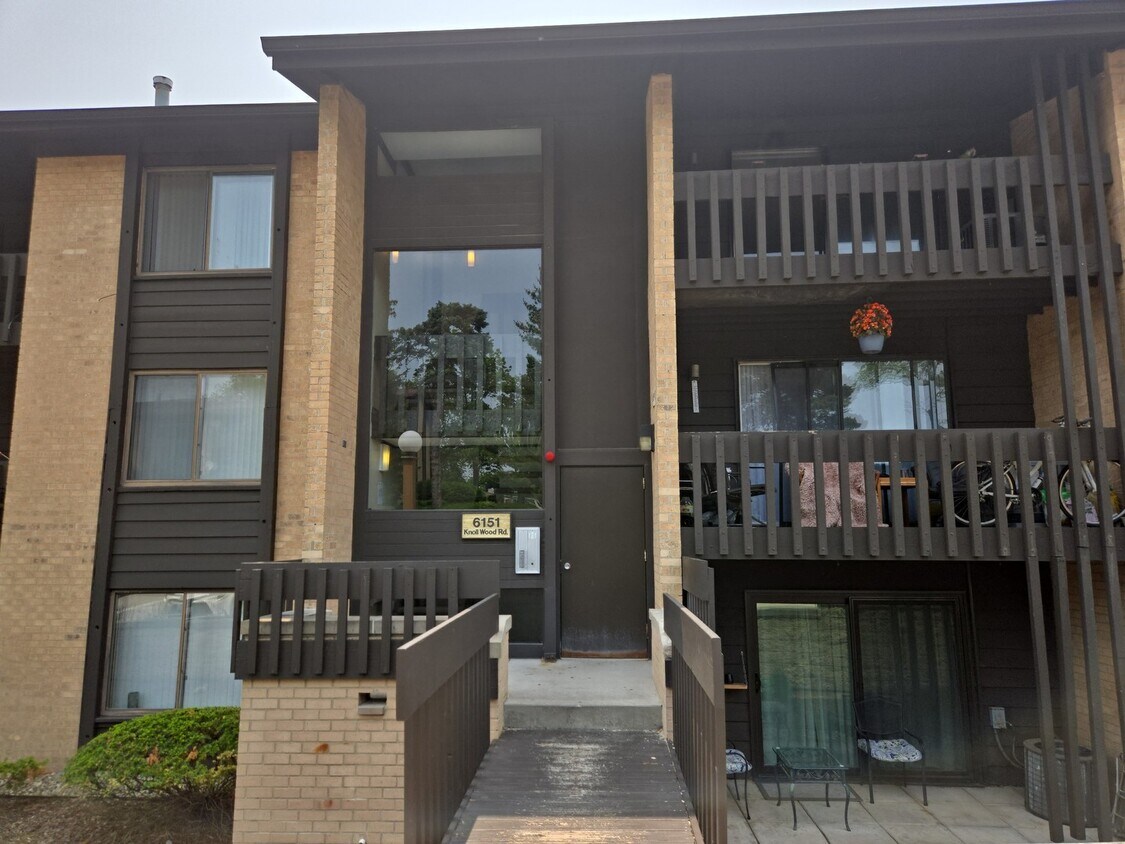 Foto principal - 6151 Knoll Wood Rd
