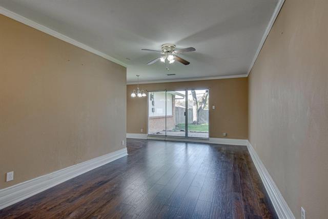 Foto del edificio - 3719 Crestpark Dr