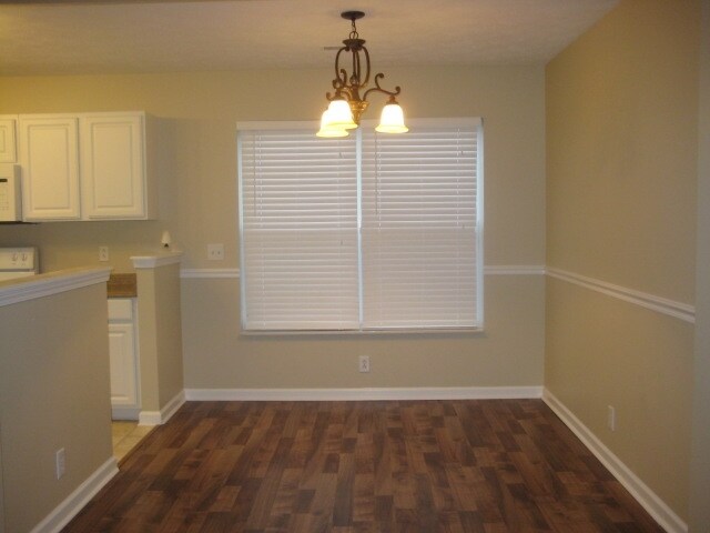 Foto del edificio - 2440 Pleasant Springs Lane