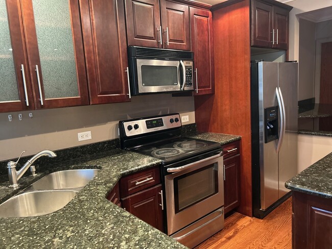 Foto del edificio - 5500 Hillcrest Ln