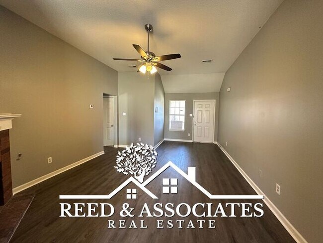 Building Photo - 3 Bedroom in Raleigh! New Flooring