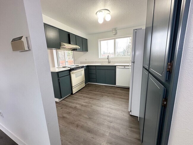 Building Photo - 3 Bedroom Beaverton Home!