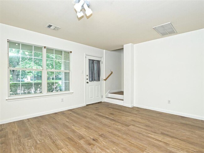 Building Photo - 110 Juniper Cir