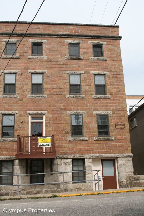 Primary Photo - 211 N Washington St