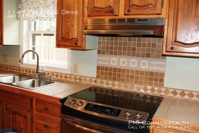 Building Photo - 1145 Fox Ridge Dr