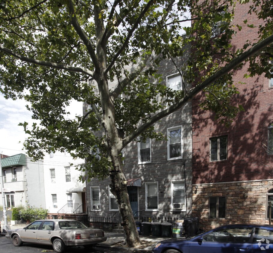Primary Photo - 149 Frost St