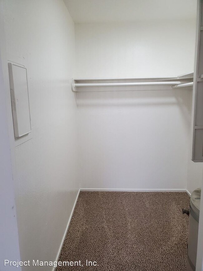 Foto del edificio - 3821 Annadale Ln