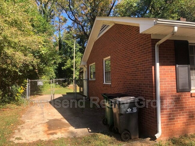 Building Photo - 2133 Jennie Linn Dr