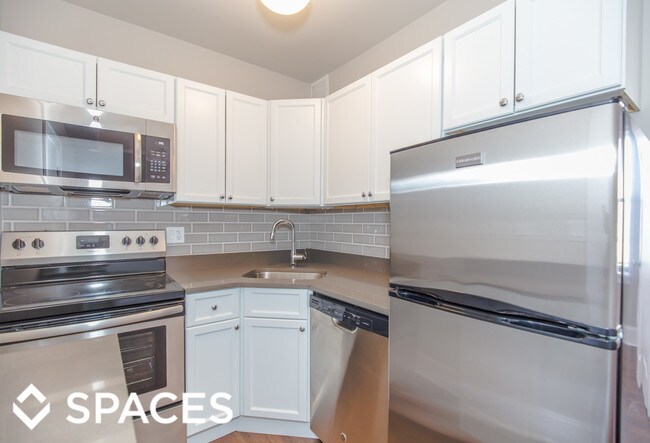 Foto del edificio - 817 W Lakeside Pl