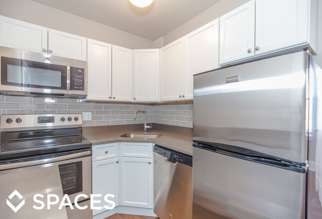 Building Photo - 817 W Lakeside Pl