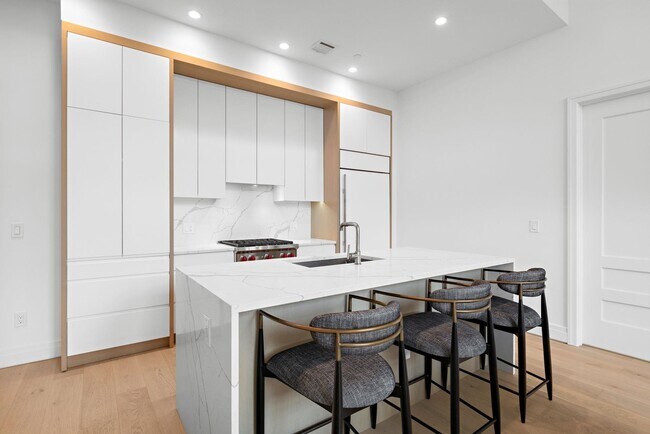 Foto del edificio - 720 Clinton St