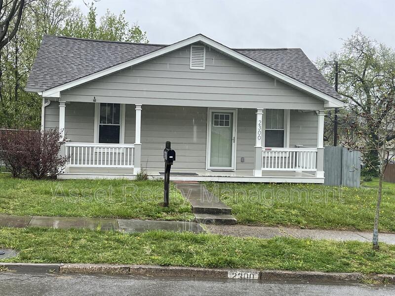 Foto principal - 2300 E Glenwood Ave