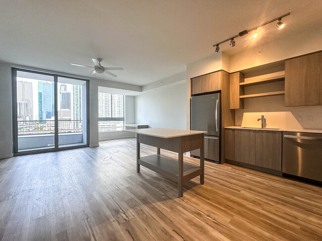 Building Photo - 567 SW 3rd St