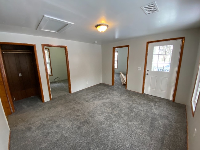 Building Photo - 22 Quimby St NE