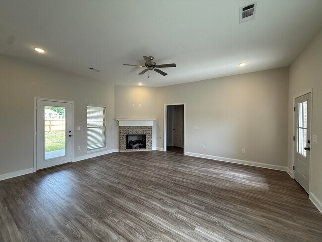 Foto del edificio - 132 Madisonville Dr