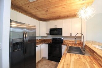 Building Photo - 1330 Hunters Rd