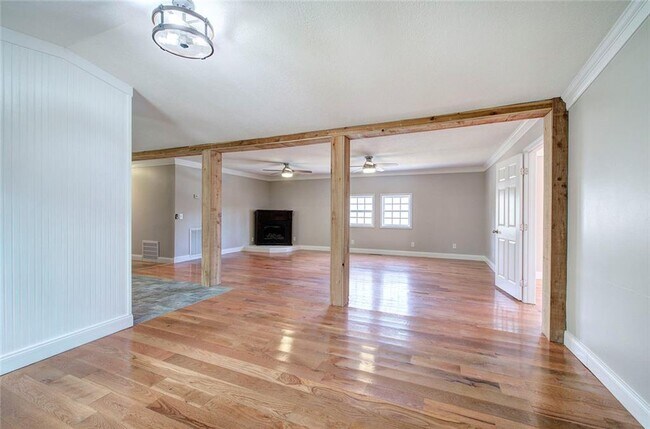 Foto del edificio - 838 Spring Place Rd NE