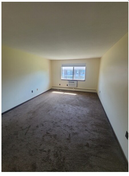 Foto del edificio - Enfield North Apartments