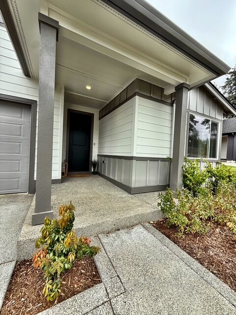 Building Photo - 2405 NE Waterlily Wy