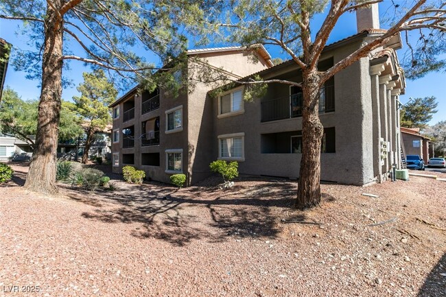 Building Photo - 2750 S Durango Dr